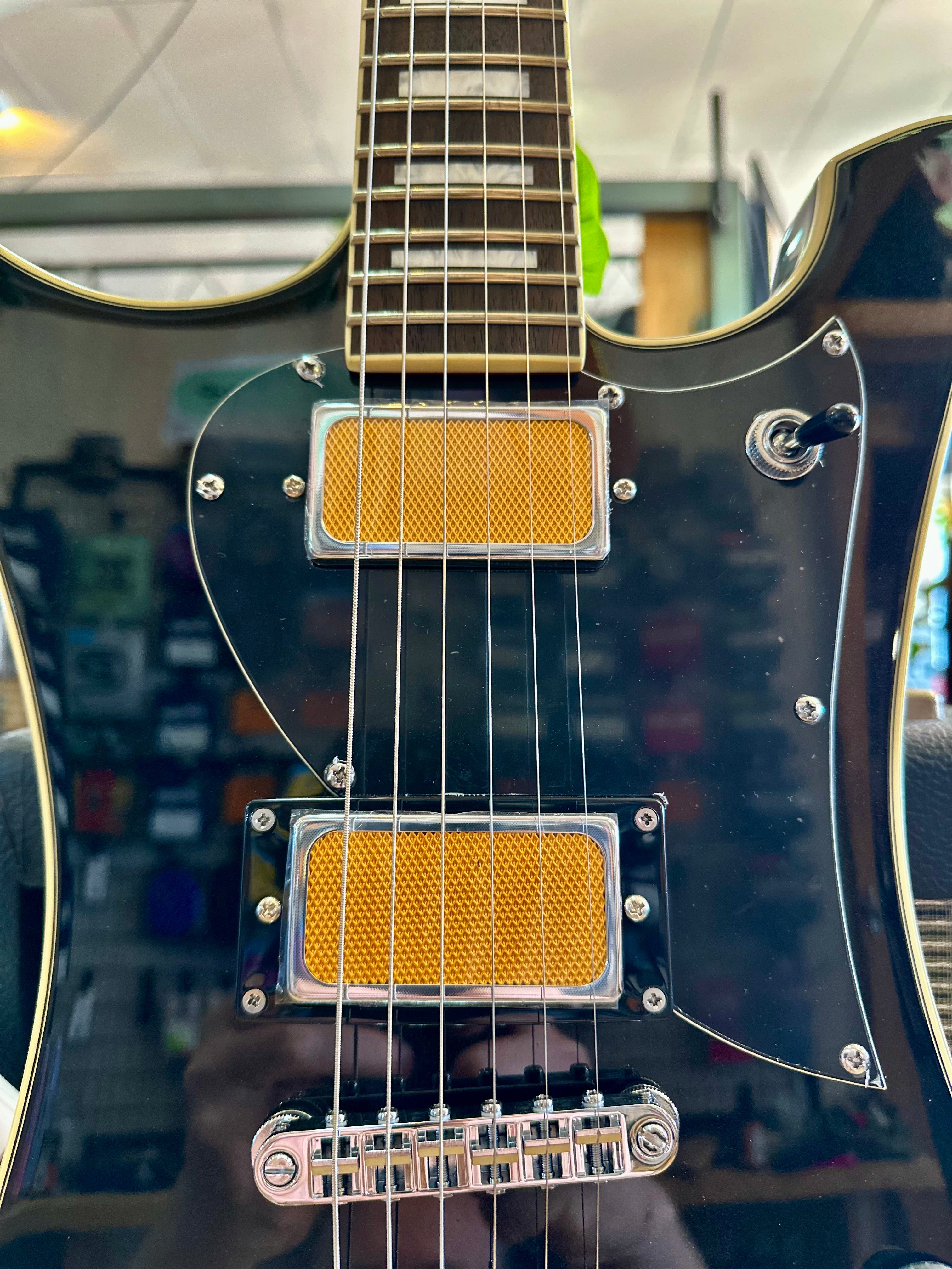 PureSalem | La Bruja | Opal Black PureSalem | La Bruja | Opal Black